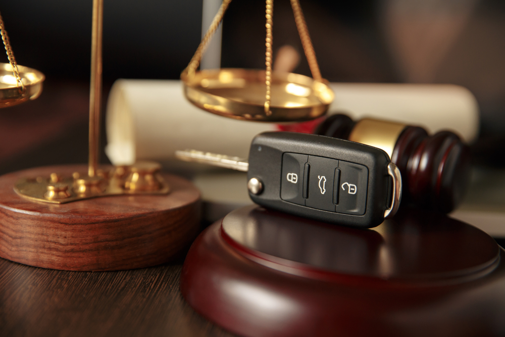 CDL DUI Lawyer Shelton, CT - Wooden gavel and car keys